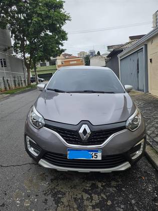 RENAULT CAPTUR 1.6 16V SCE FLEX BOSE X-TRONIC RENAULT CAPTUR 1.6 16V SCE FLEX BOSE X-TRONIC